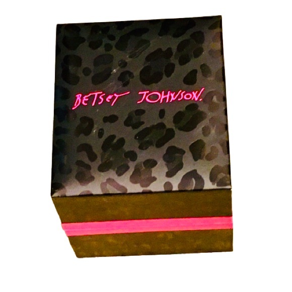 🌹 NWT Betsey Johnson Blue Rose’s Motif, Watch! 🌹 - Picture 3 of 4